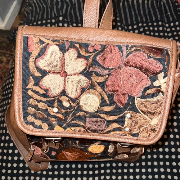 Handmade leather backpack embroidered - Picture 3 of 7